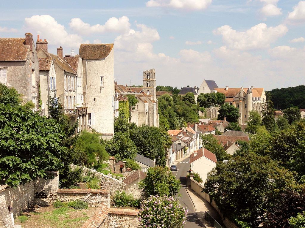 Château-Landon_(77),_panorama_depuis_la_place_du_Larry,_vue_vers_l'est_1